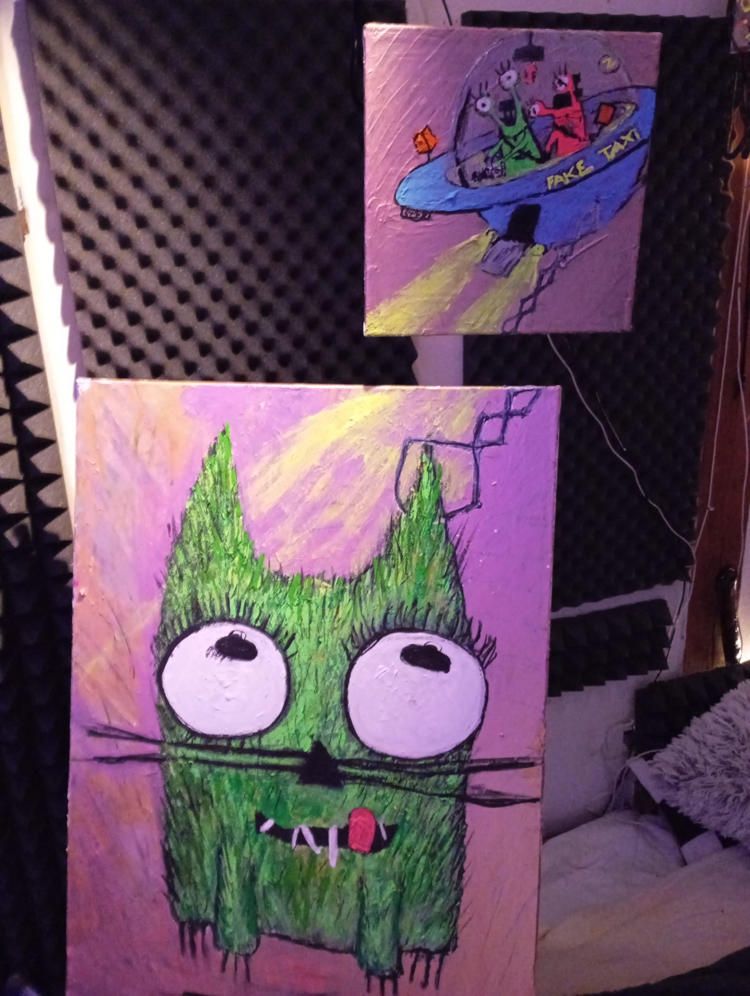 Fake Taxi From The Another Galaxy — diptych s UFO a zelenou kočkou, expresivní malba